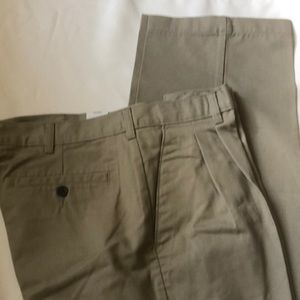 Pants pleated mens new sizes 32x32”, 34x32”, 38x30” or 42 x32” cotton polyester